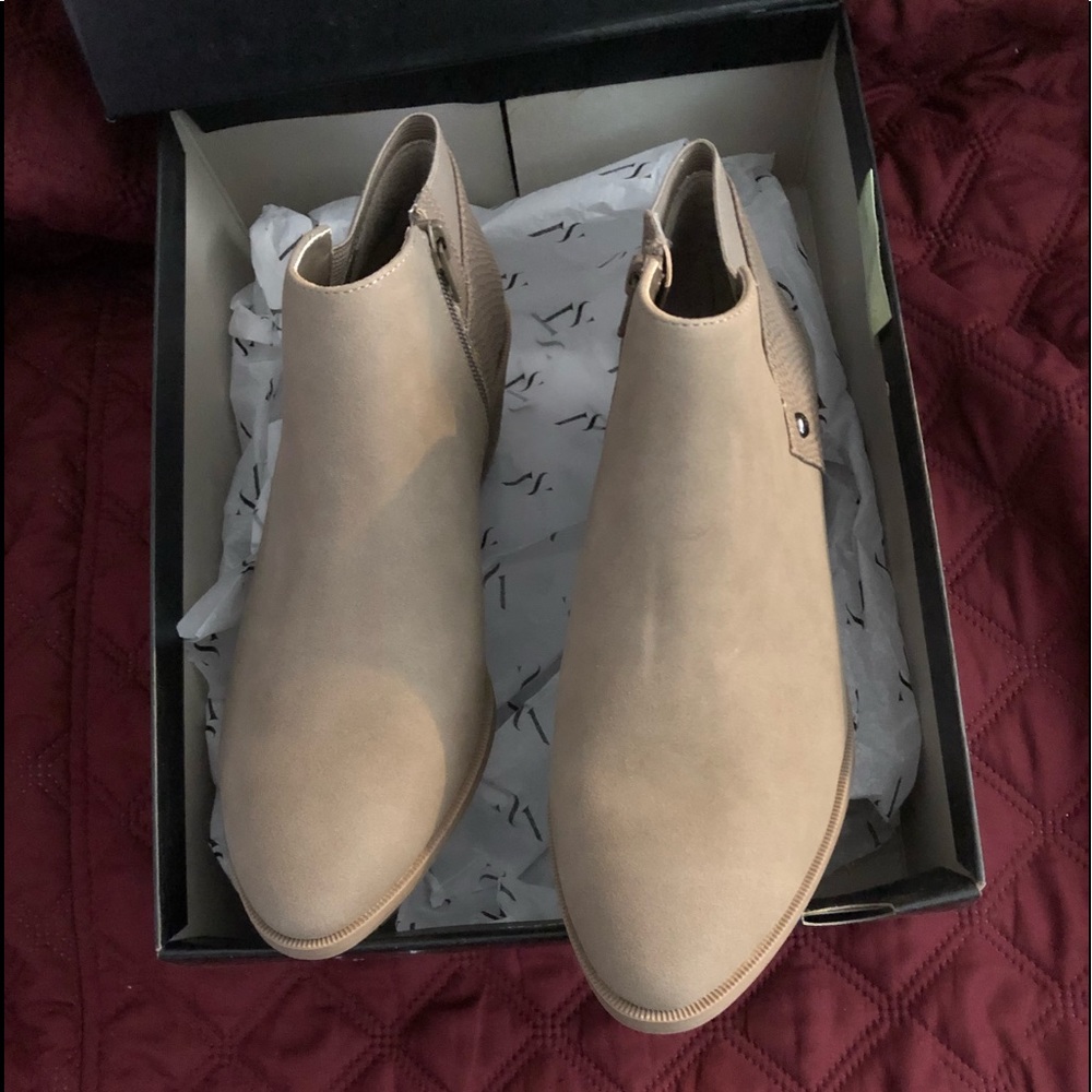 Simply Vera Wang Shie Booties